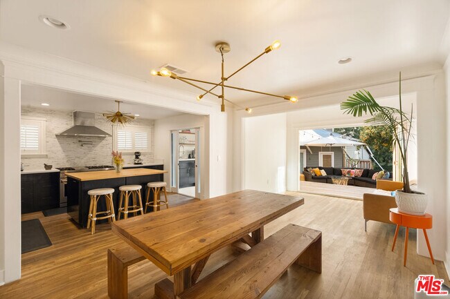 Building Photo - 6031 Mesa Ave