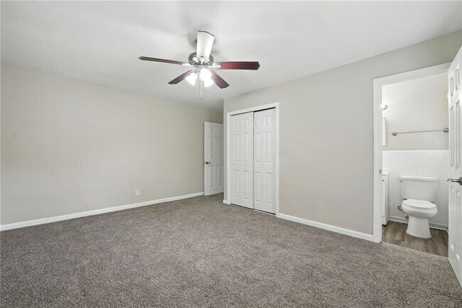 Building Photo - 2493 Miriam Ln