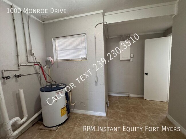 Building Photo - 1000 Monroe Dr