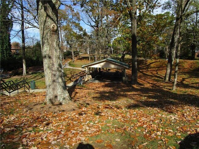 Building Photo - 1235 Riverside Dr