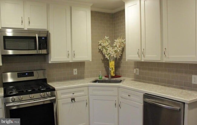 Building Photo - 117 Oakland Ave