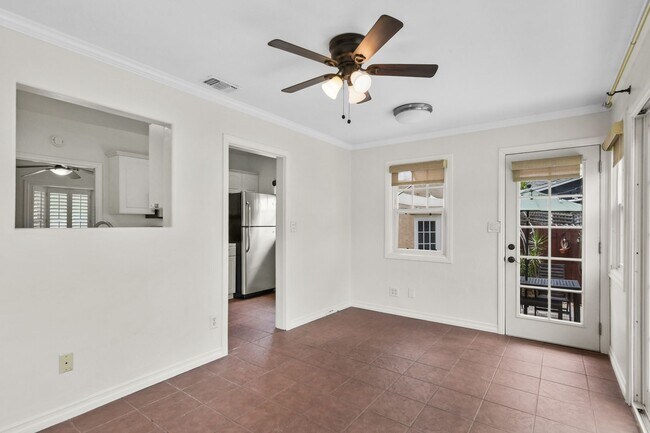 Building Photo - 4740 W Mountain View Dr