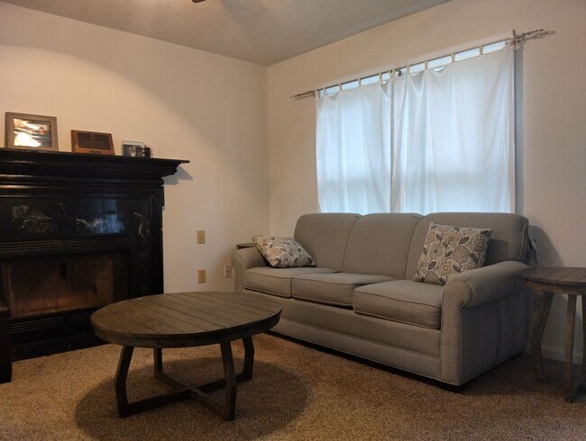 Building Photo - Spacious 2bd/2ba in Williamsburg