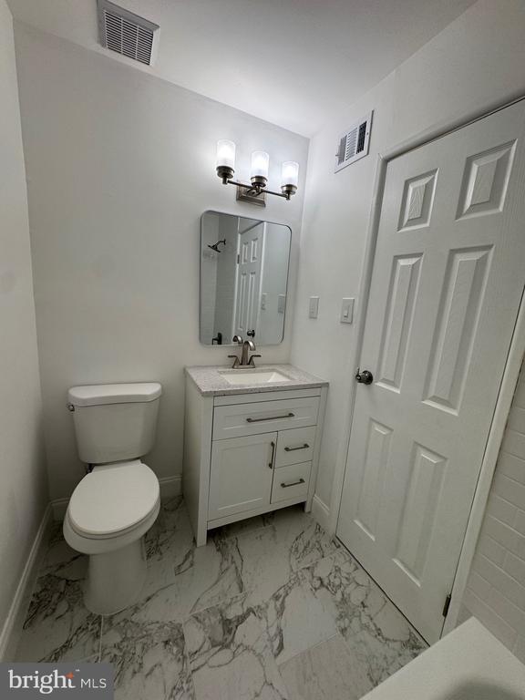 Building Photo - 9762 Hilspach St