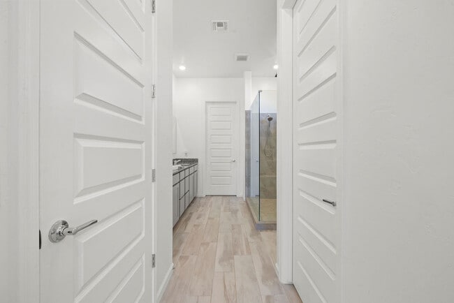 Building Photo - 17617 S Ridgerunner Dr