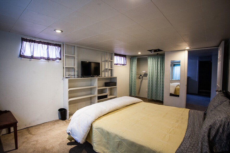 Building Photo - 250 N 17th St