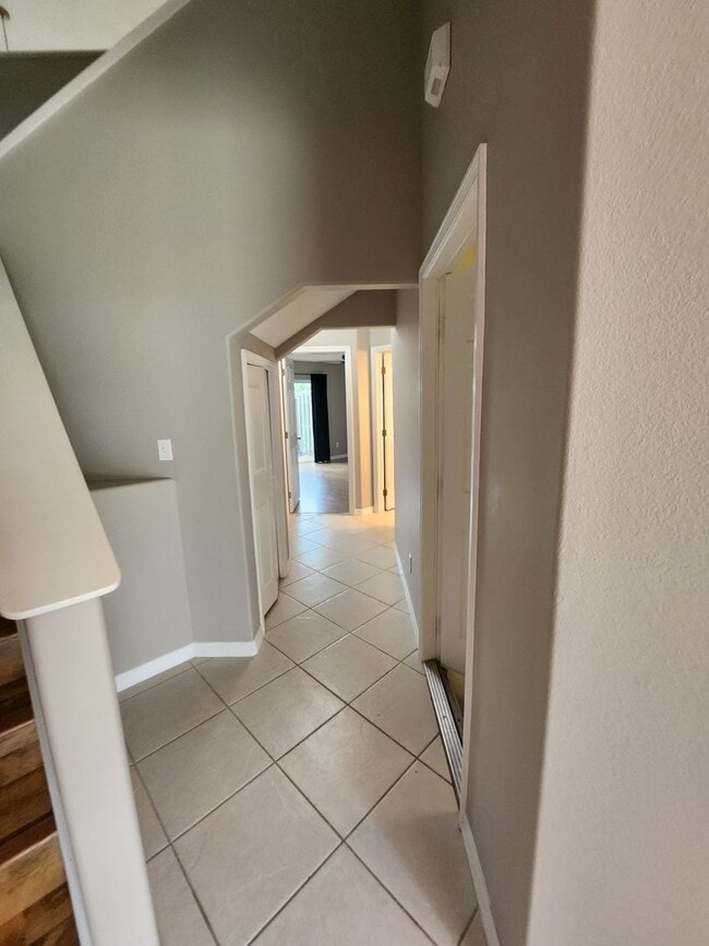 Building Photo - 3 BEDROOM 2 BATH HOME ACROSS FROM BEACH !!!