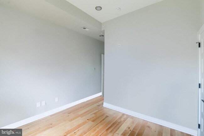 Building Photo - 411 W Hewson St