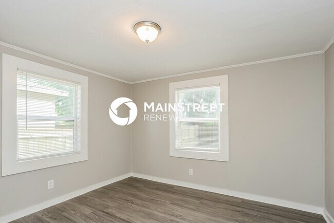 Building Photo - 3 Bedroom Pet-Friendly Home in St Petersburg, FL with Main Street Renewal