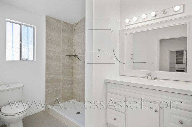 Building Photo - Spacious 3-Bedroom Torrance Home with Private Yard & Modern Interior