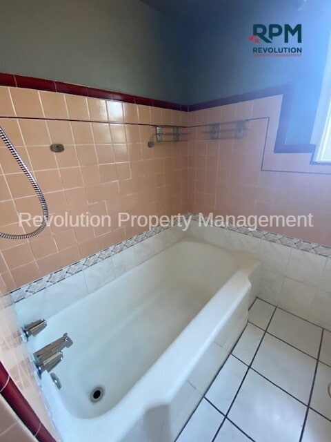 Building Photo - "Charming 2-Bed, 2-Bath Retreat in Ogden –...