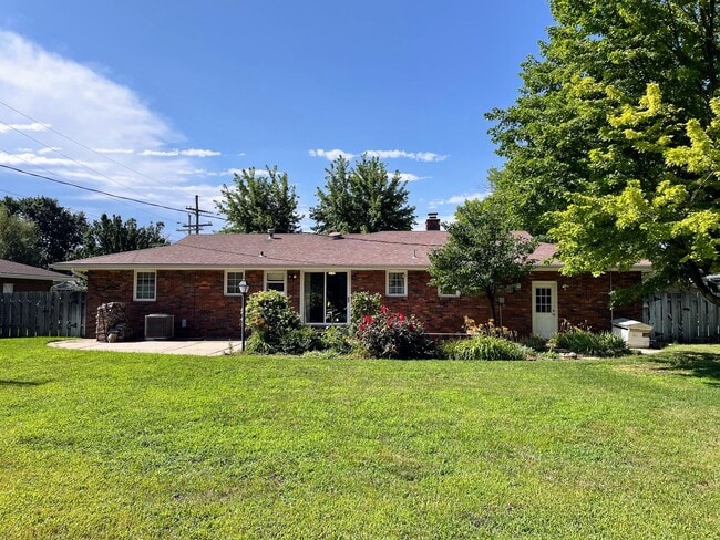 Building Photo - Comfortable 3 Bedroom 2 Bath House in Beau...