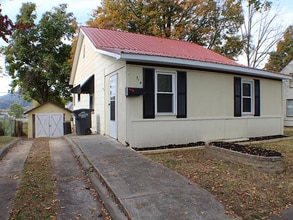 Building Photo - Cozy cottage in the heart of Kingsport!