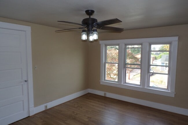 Building Photo - 4912 SE 99th Ave