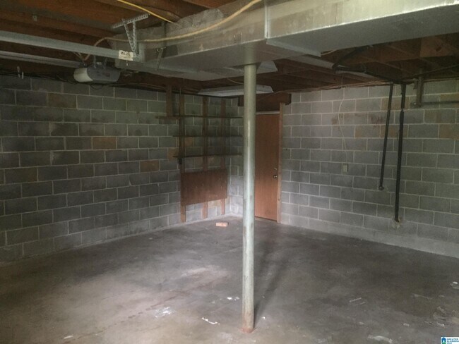 Building Photo - 516 Windy Ln