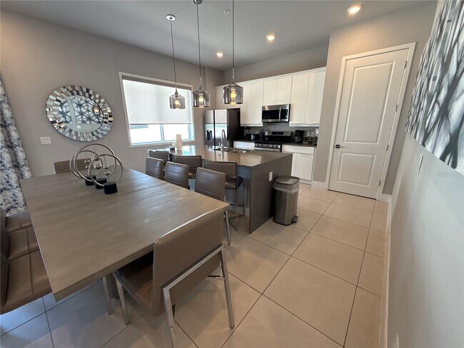 Building Photo - 7740 Sandy Ridge Dr