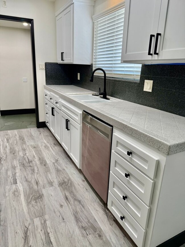 Building Photo - Beautiful remodeled home