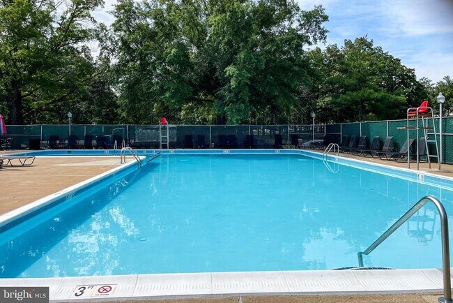 Building Photo - 7598 Gales Ct