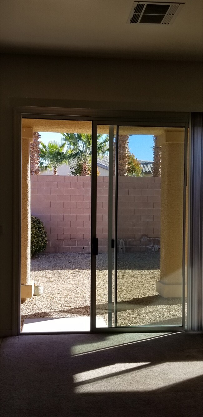 Building Photo - 4901 Oro Ln