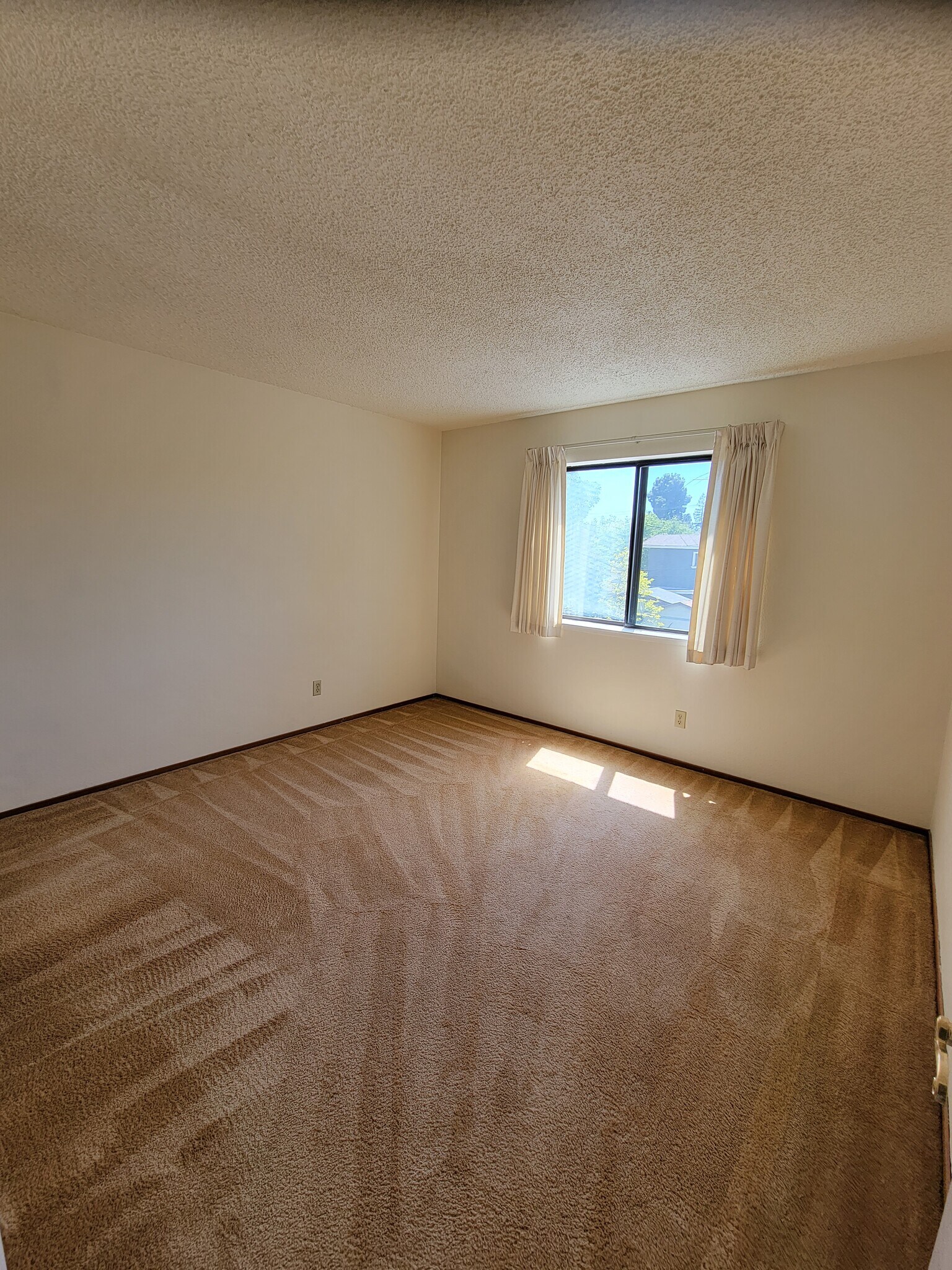 spacious bedroom 1 suite - 606 San Conrado Ter