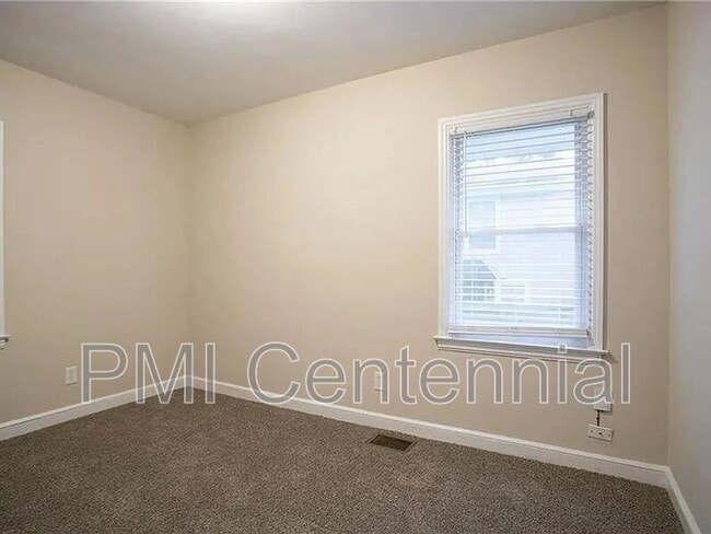 Building Photo - 1760 Spring Ave