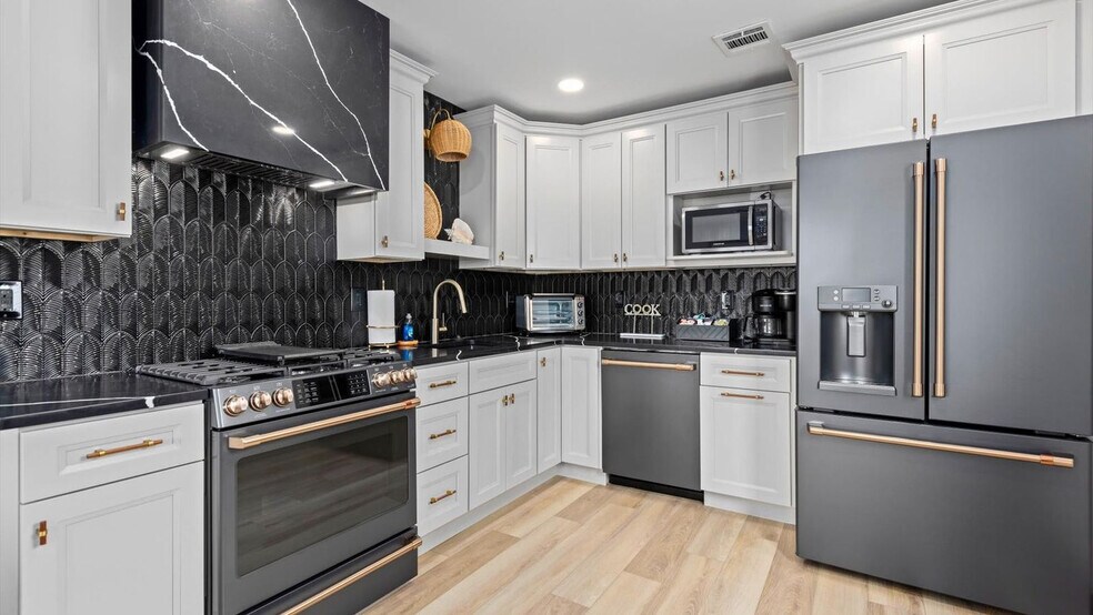 Building Photo - 3136-38 Haven Ave