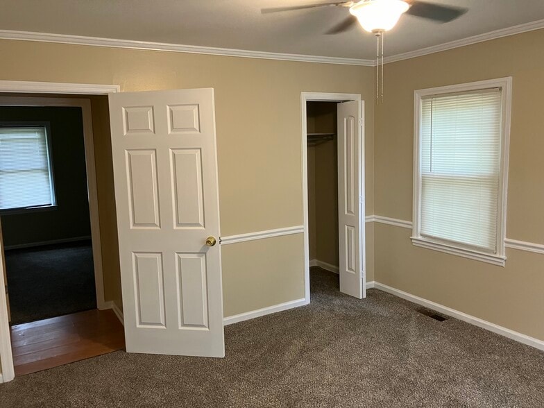 Building Photo - 960 N Pierce Ave