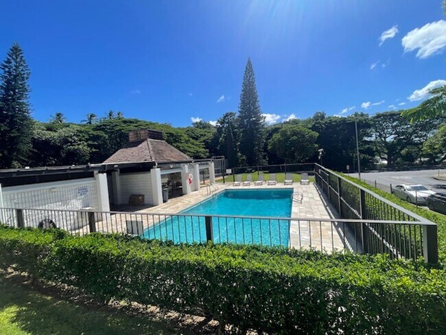 Building Photo - Beautiful 1 bedroom with large lanai & amazing views!