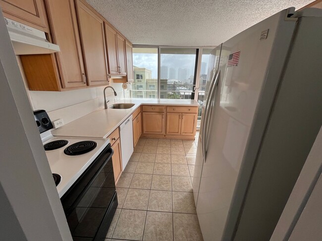 Building Photo - Academy Tower (Ward Ave/Honolulu) - 2 bedr...