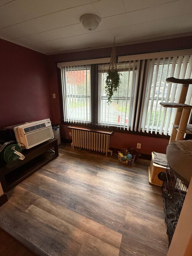 Building Photo - Charming 3BR House in Albany
