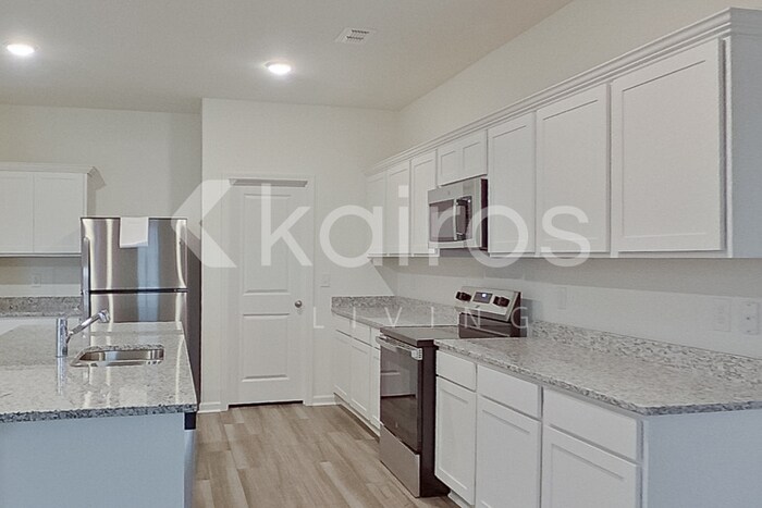 Building Photo - 653 Castillo Dr
