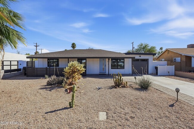 Building Photo - 2812 N 71st Pl