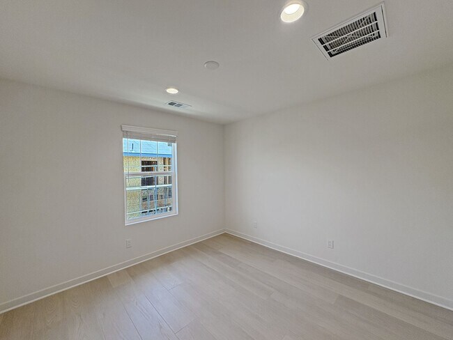 Building Photo - Stunning 4B/2.5BA New Build Home in Oceans...