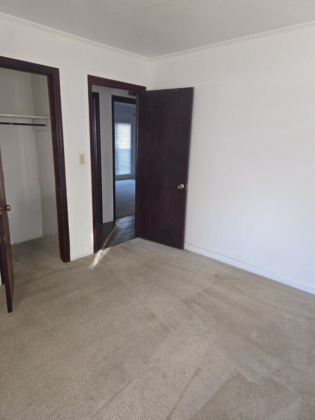 Building Photo - 3422 Shenandoah Dr