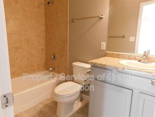 Building Photo - 2881 1/2 Cascade Avenue