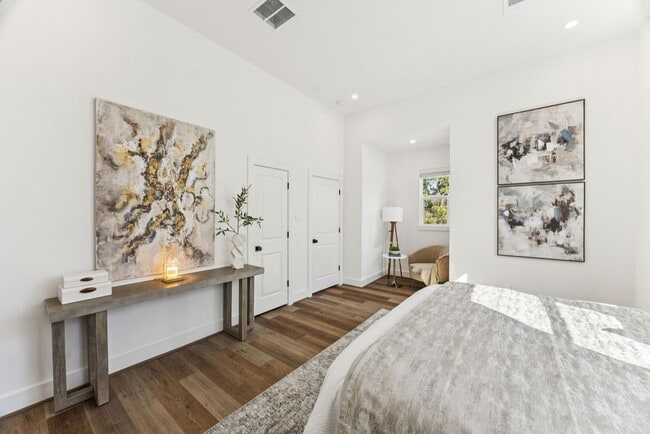 Building Photo - 2125 Hoskins Dr