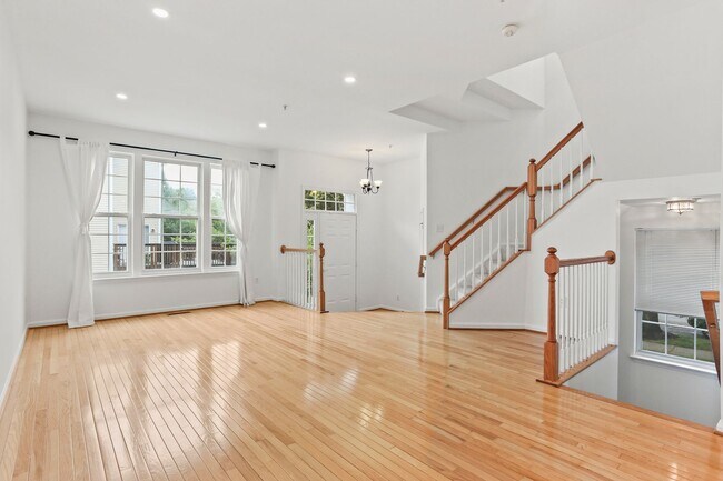 Building Photo - 20 Castle Garden Ct