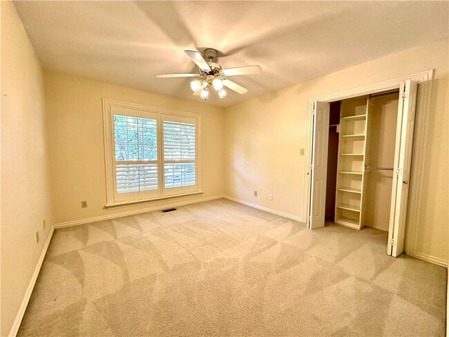 Building Photo - 2319 N Aspen Dr