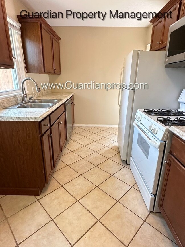 Building Photo - South Minneapolis Single Family Home, Garage, 2 Baths, Video Walkthrough