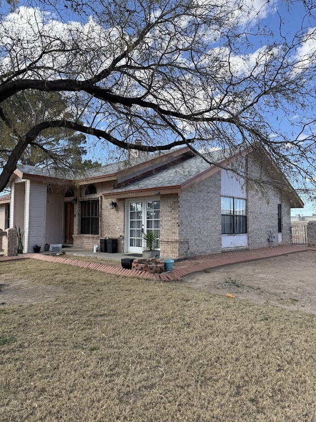 Building Photo - 15327 Woodhill Ct