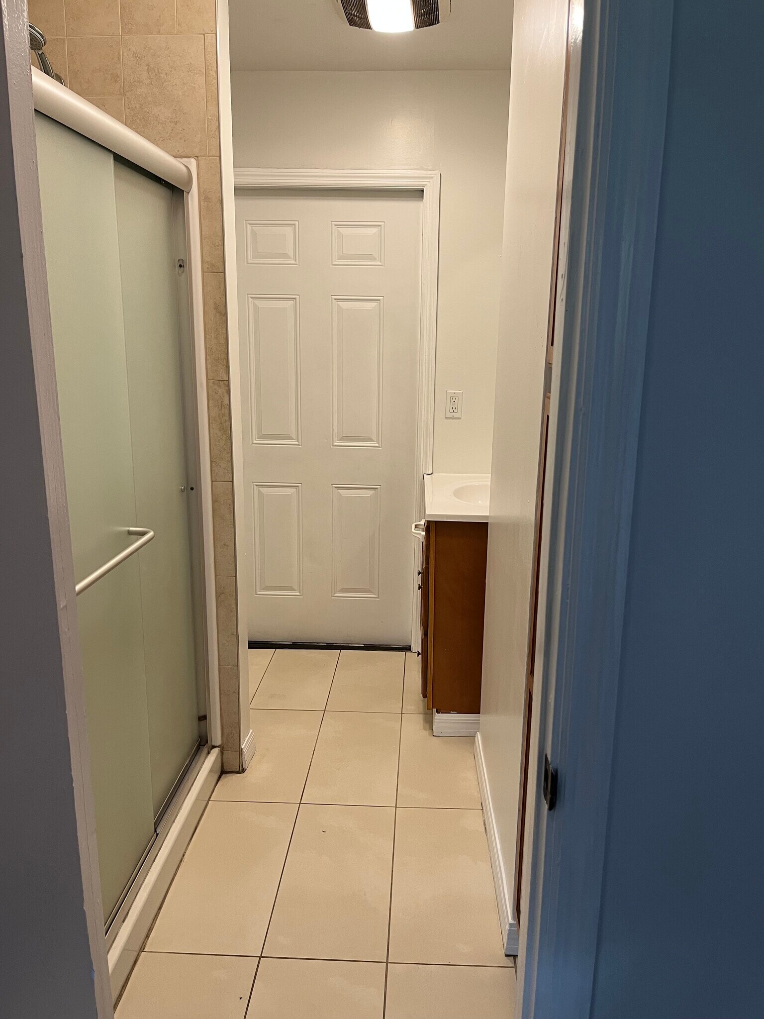 Building Photo - 920 NE 5th Ave