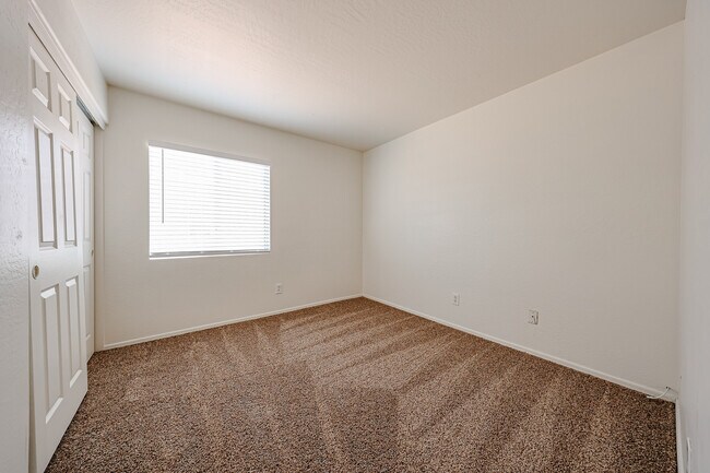 Building Photo - 11498 W Shaw Butte Dr