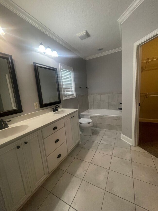 Building Photo - 24 Port Richey Way