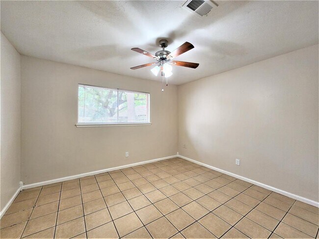 Building Photo - 946 Beachcomber Ln