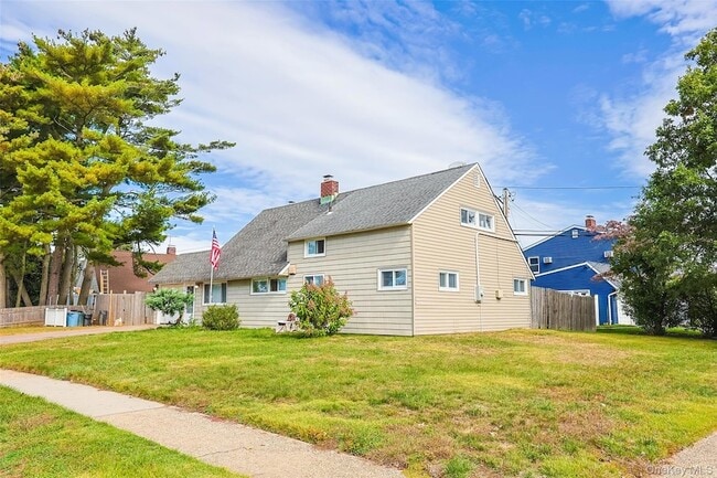 Building Photo - 201 Sprucewood Dr