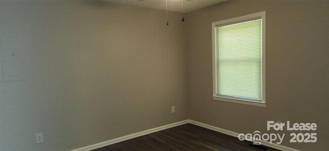 Building Photo - 2177 Lynmore Dr
