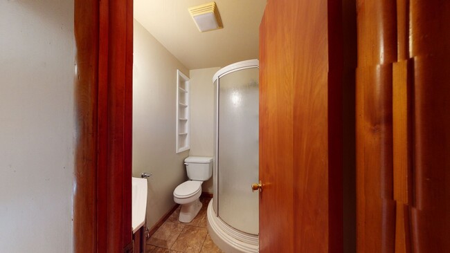 Building Photo - 3 Bedroom, 1 bathroom with Double Detached...