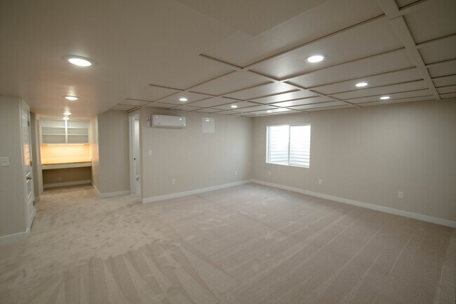 Building Photo - 4172 E Tivon Ln