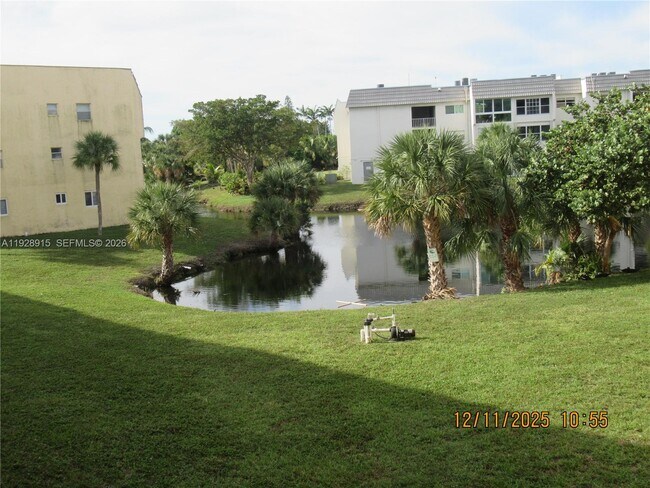Building Photo - 8285 Sunrise Lakes Blvd