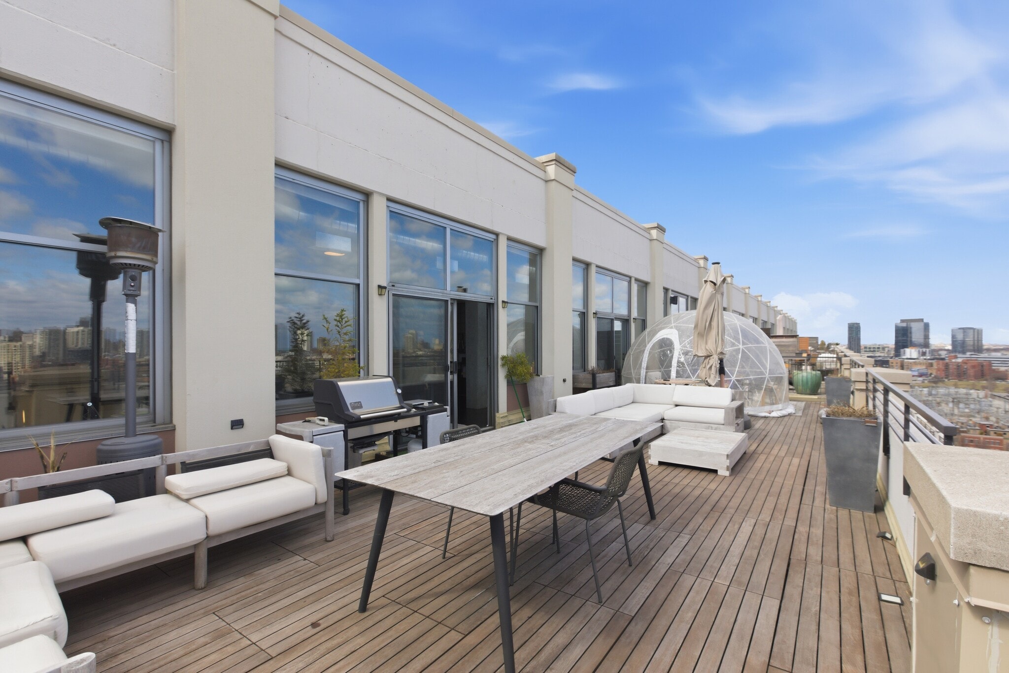 Building Photo - 900 N Kingsbury St